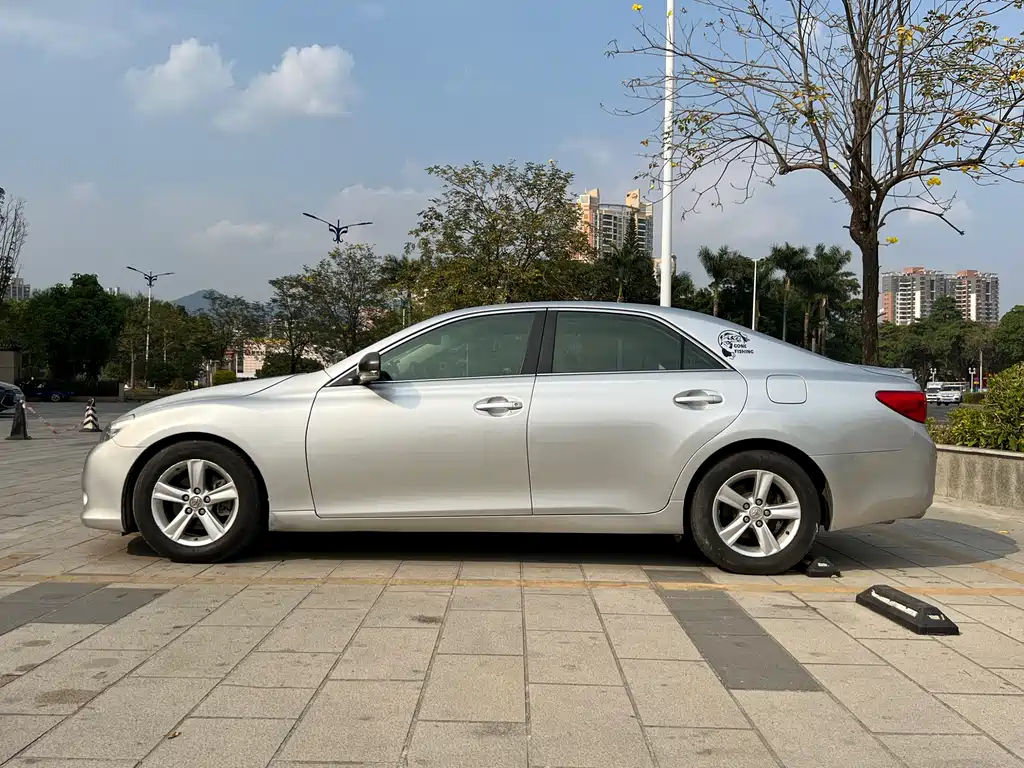 Toyota Reiz