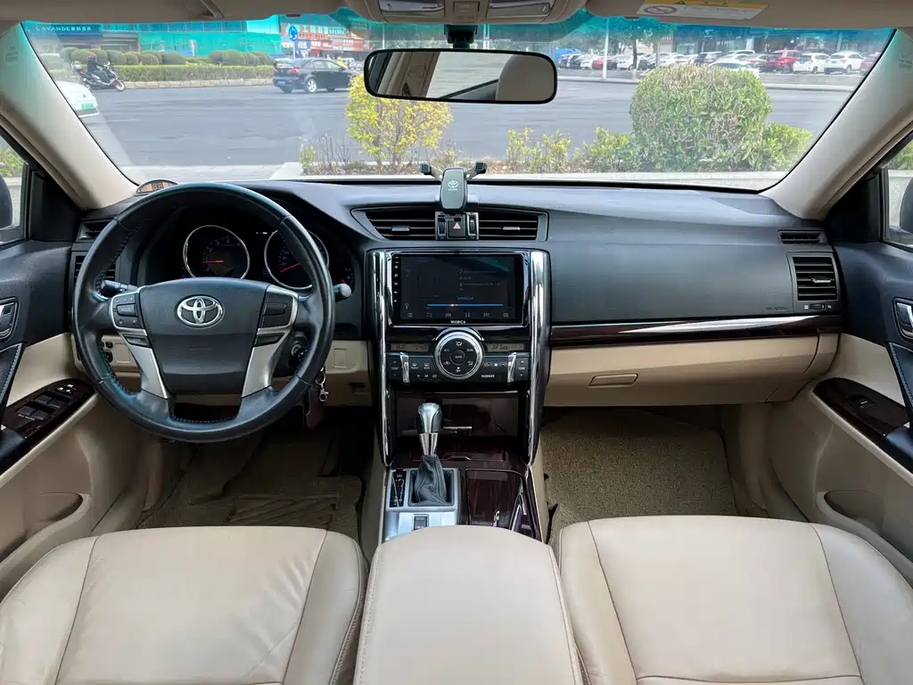 Toyota Reiz