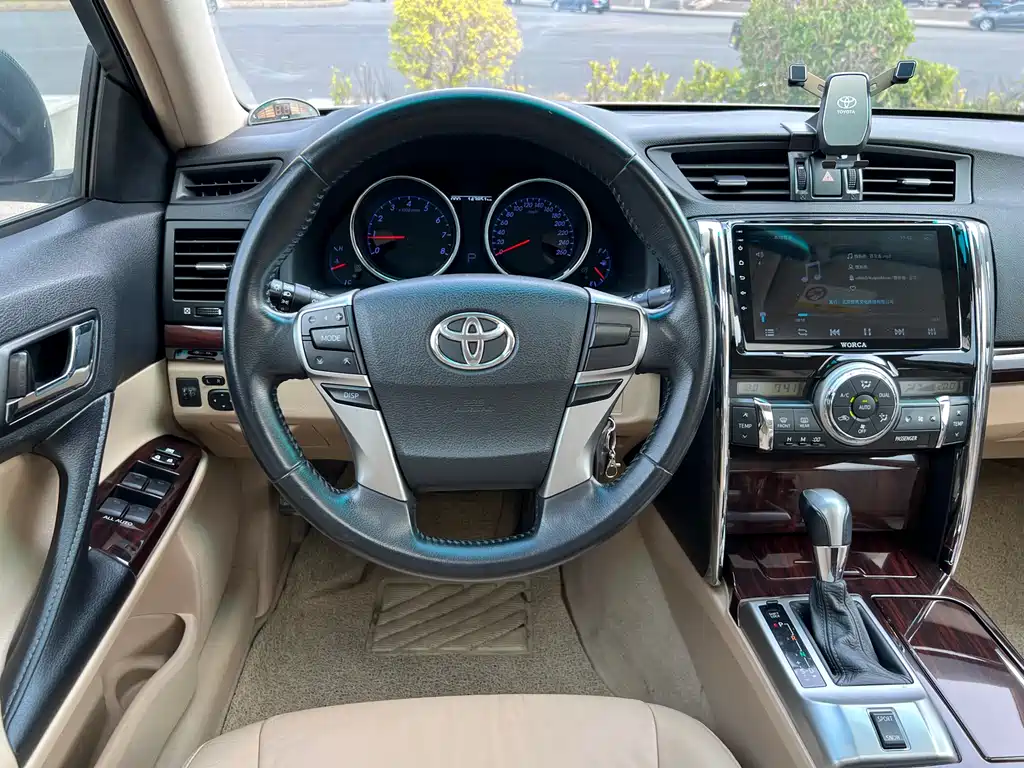 Toyota Reiz