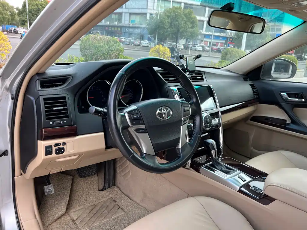Toyota Reiz