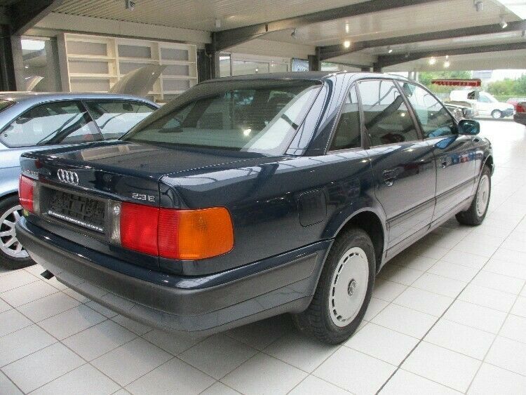 Audi 100