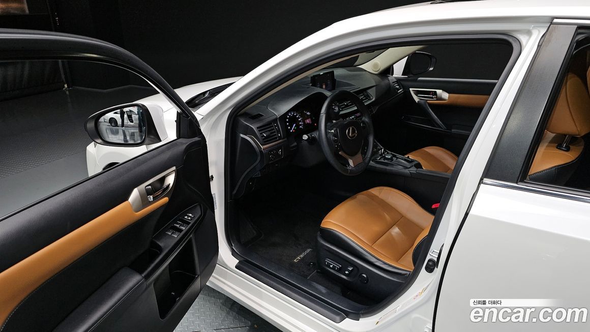 Lexus CT200h