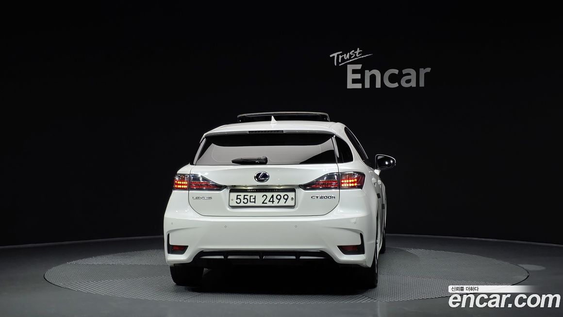 Lexus CT200h