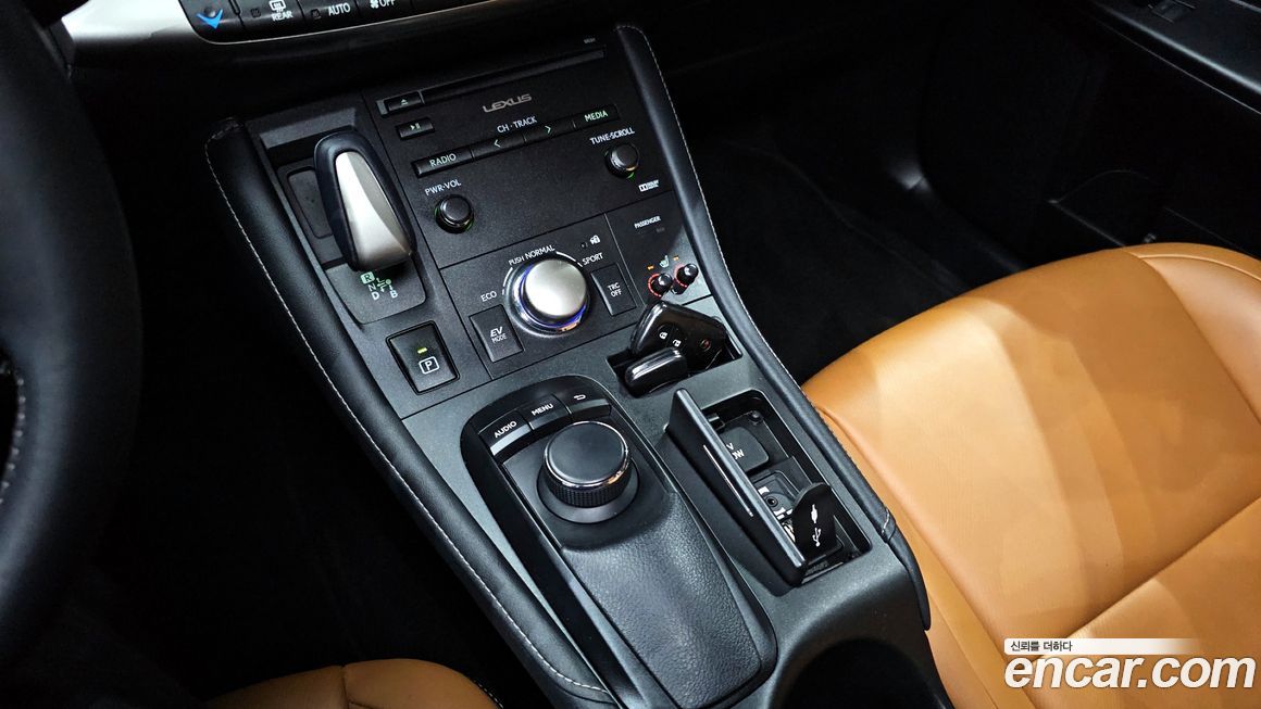 Lexus CT200h