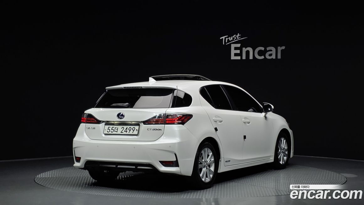 Lexus CT200h