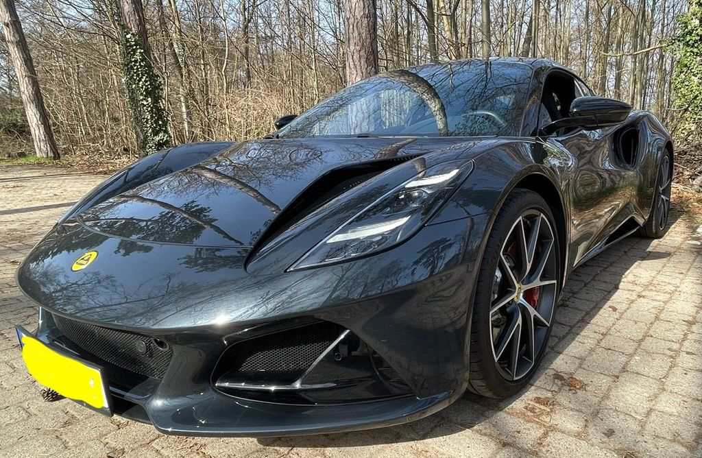 Lotus Emira
