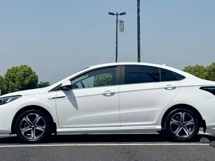 Chery Arrizo 5 PLUS