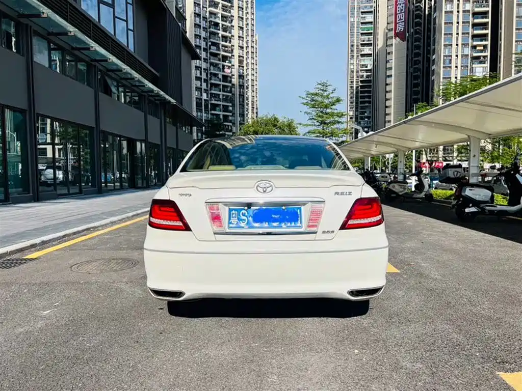 Toyota Reiz