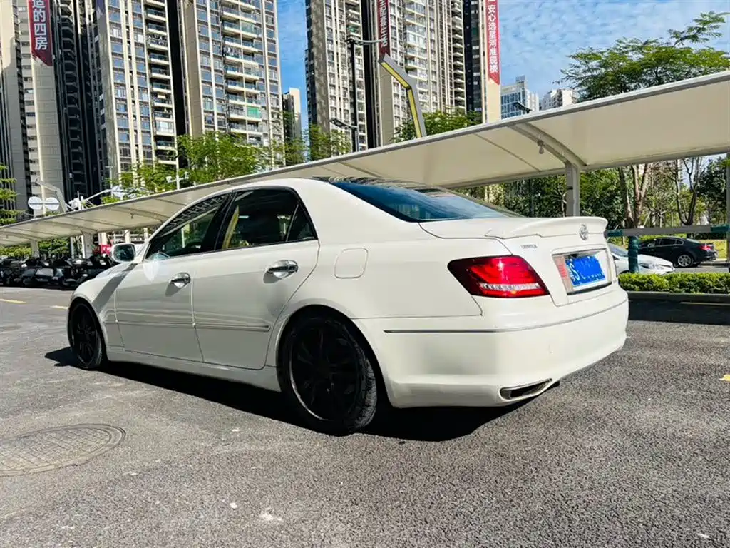 Toyota Reiz