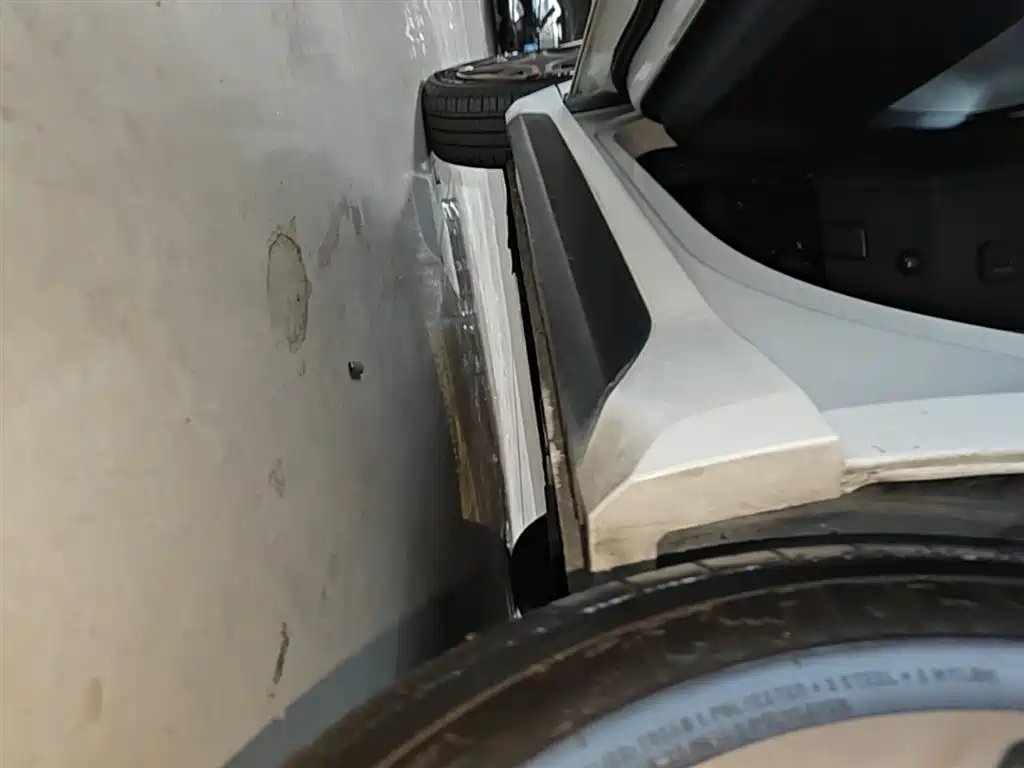 Baojun E200