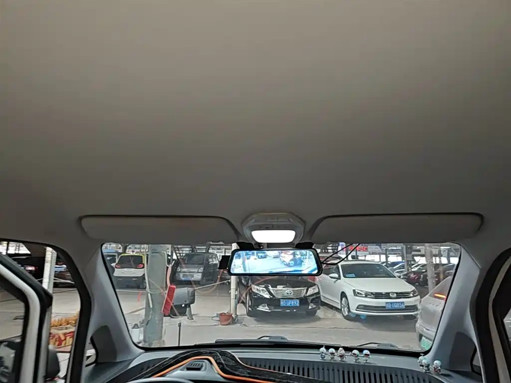 Baojun E200