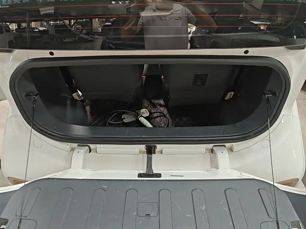 Baojun E200