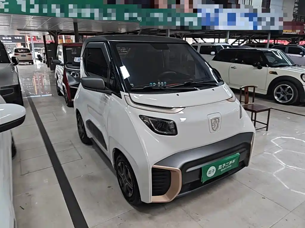 Baojun E200