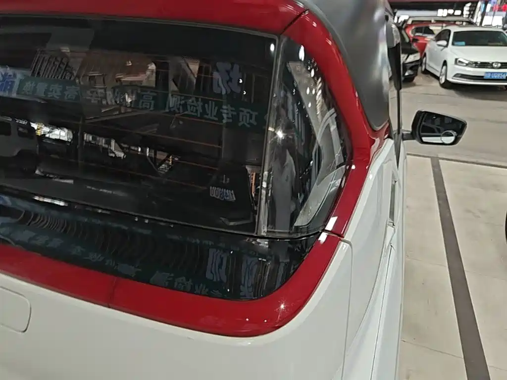 Baojun E200