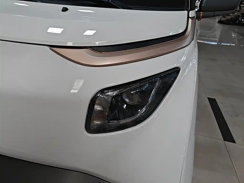 Baojun E200