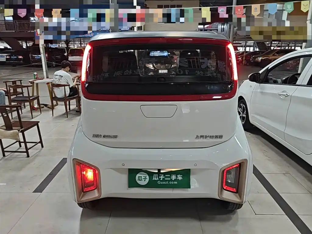 Baojun E200