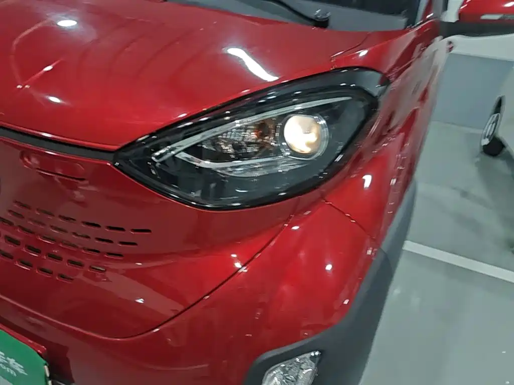 Baojun E100