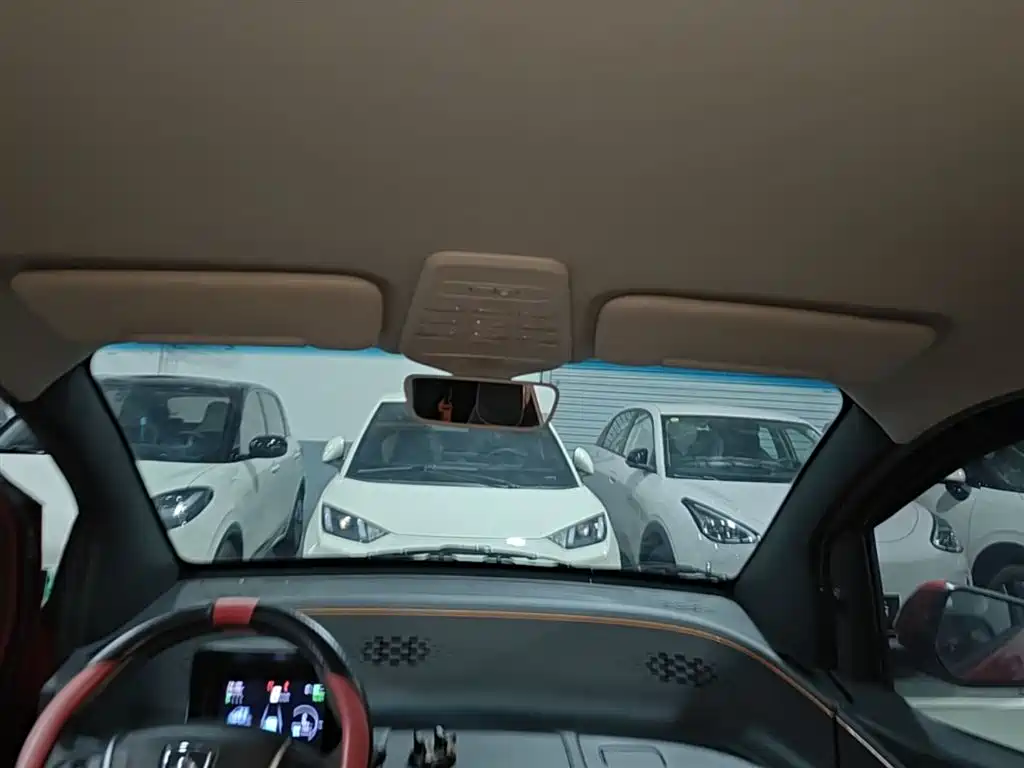 Baojun E100