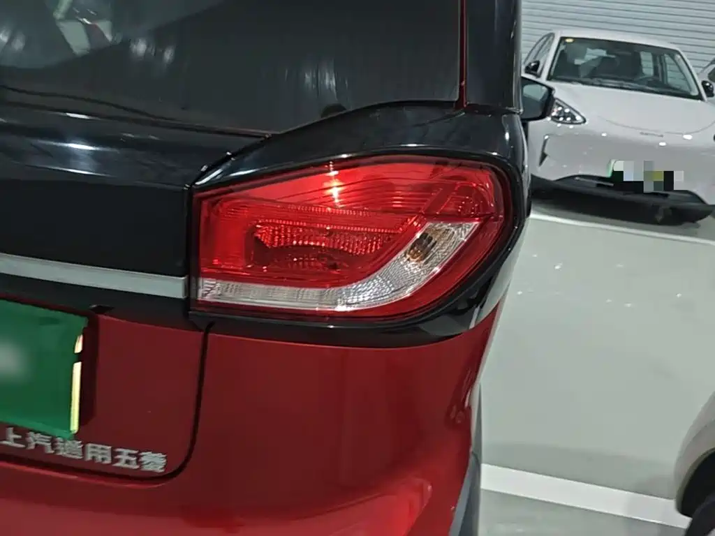 Baojun E100