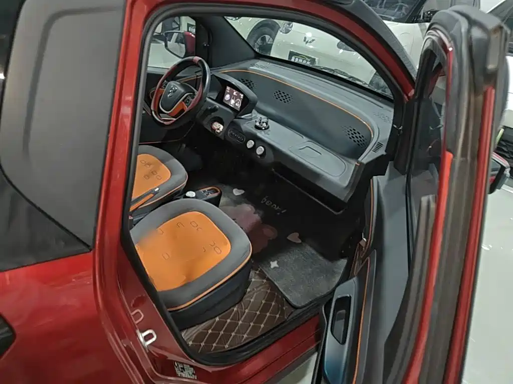 Baojun E100