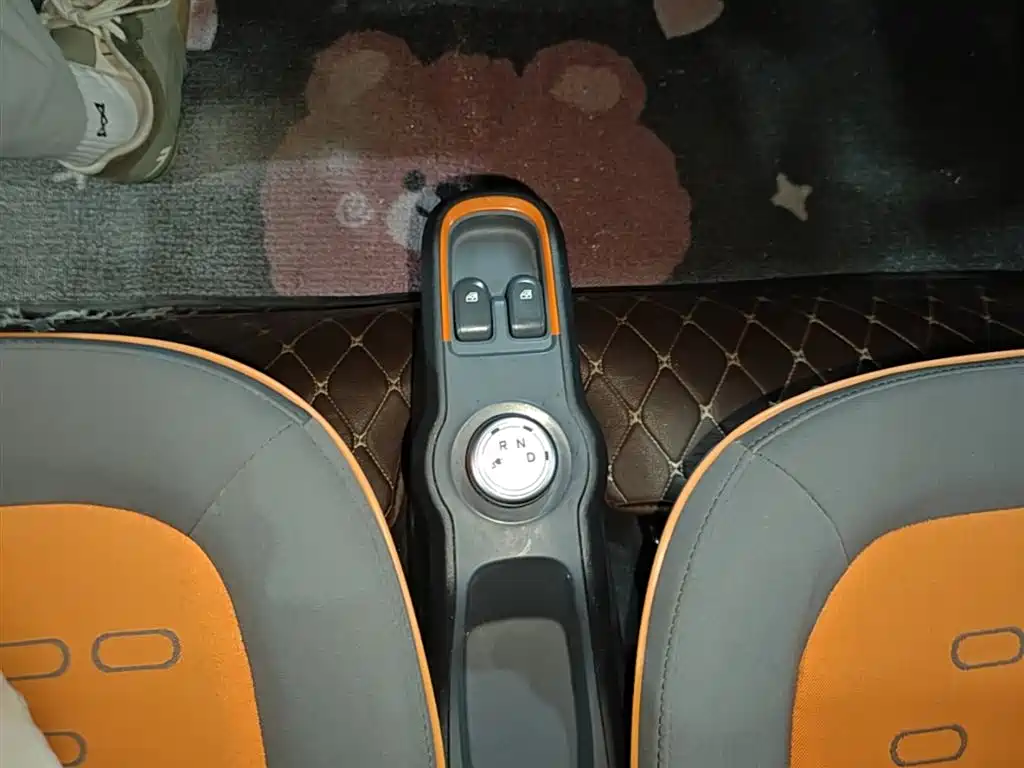 Baojun E100