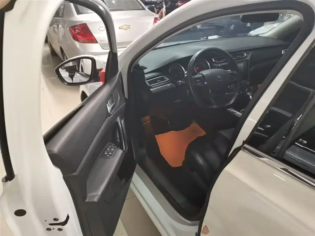 Peugeot 408