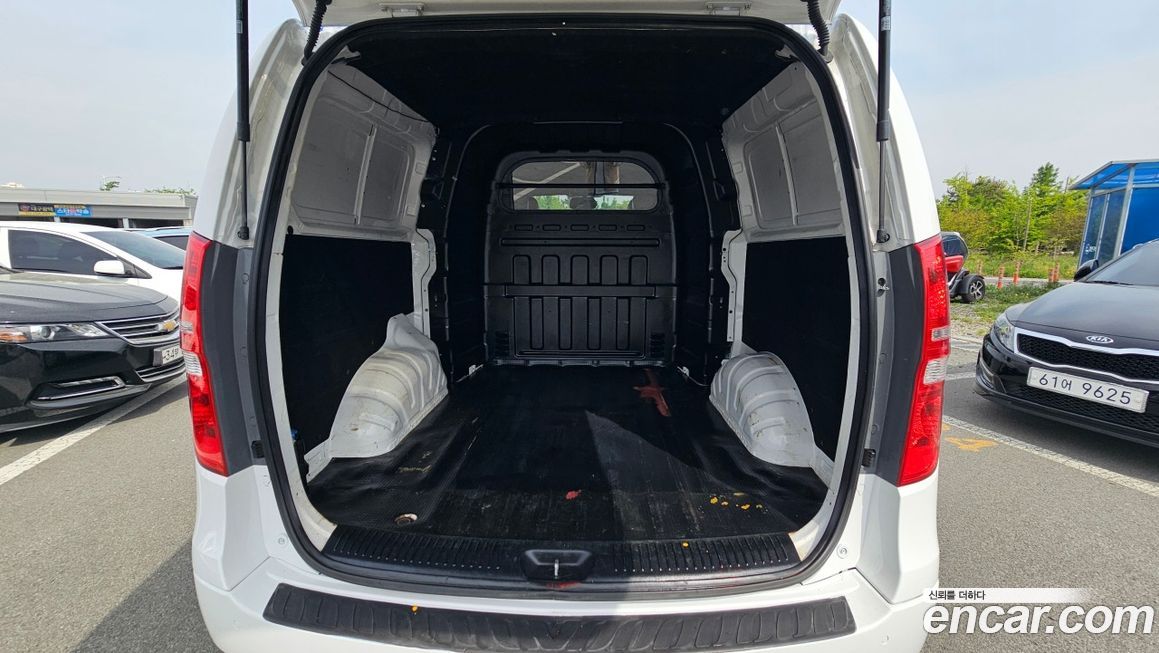 Hyundai Starex