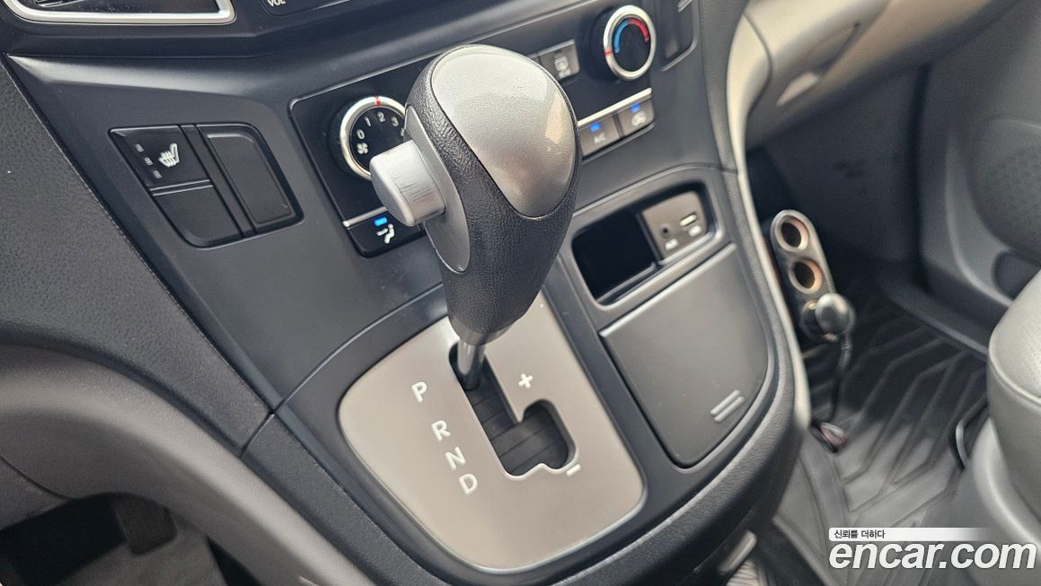 Hyundai Starex