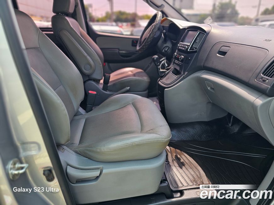Hyundai Starex