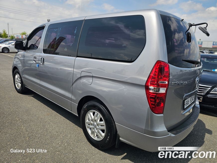 Hyundai Starex