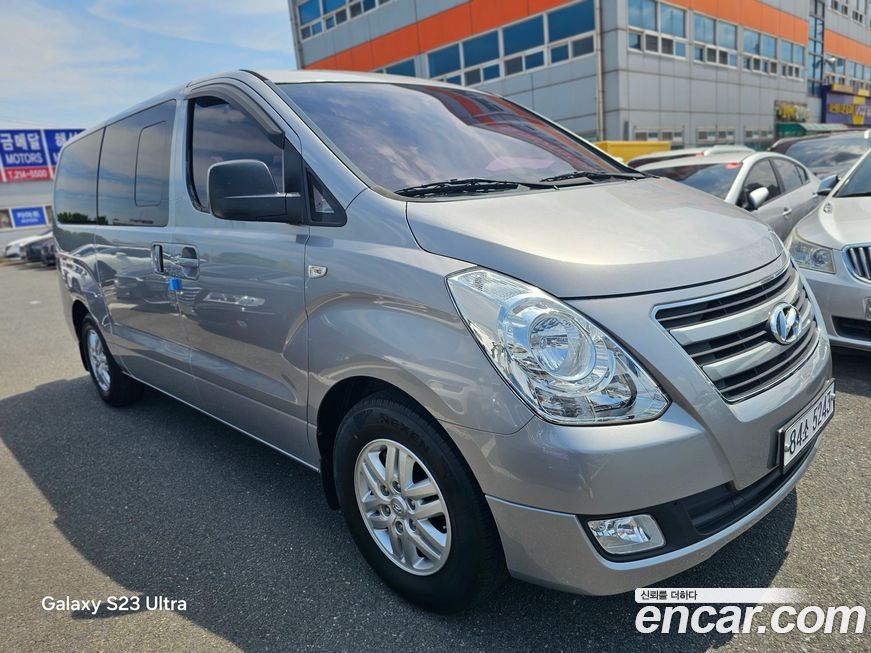 Hyundai Starex