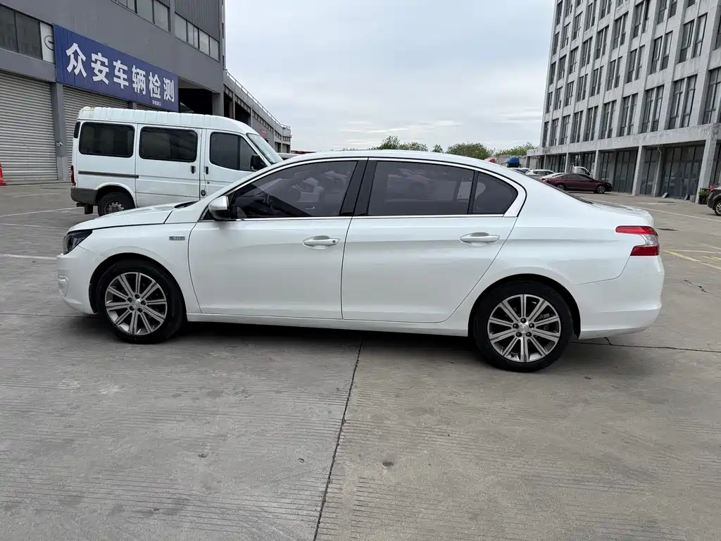 Peugeot 408