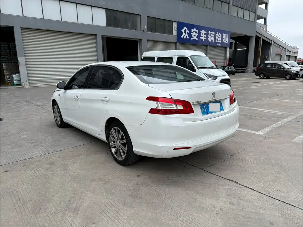 Peugeot 408