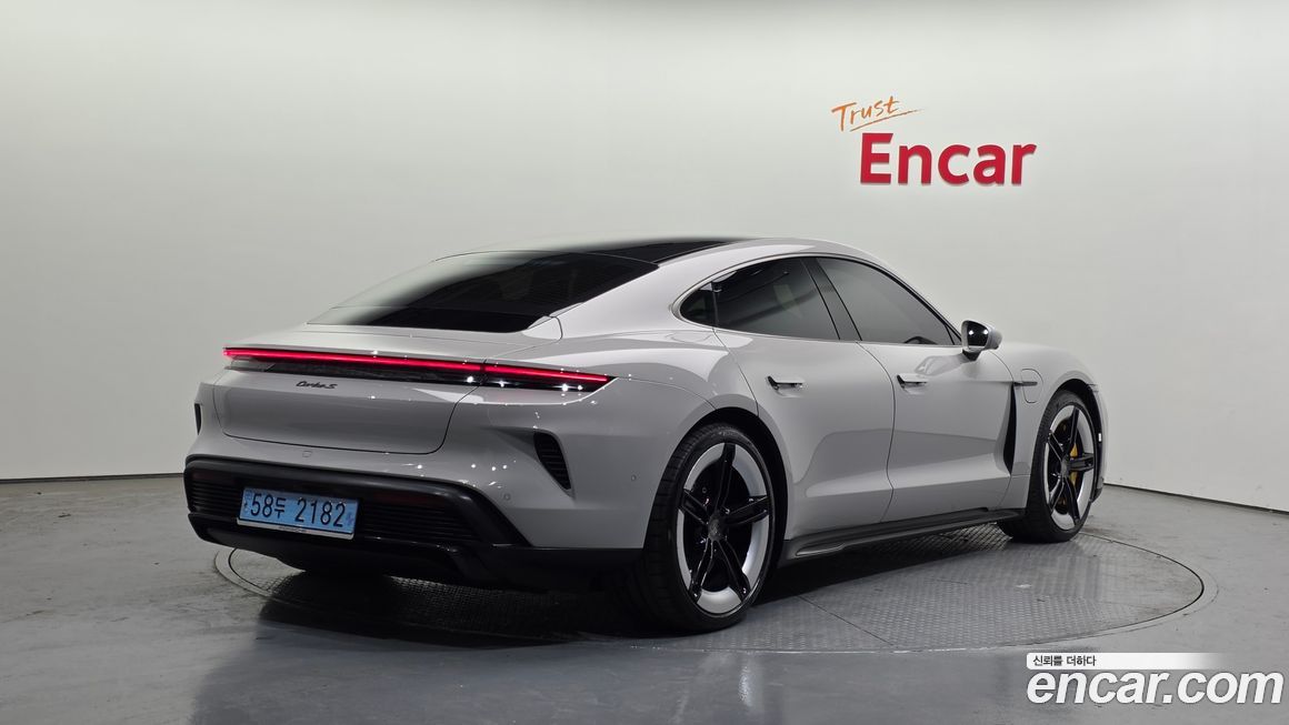 Porsche Taycan