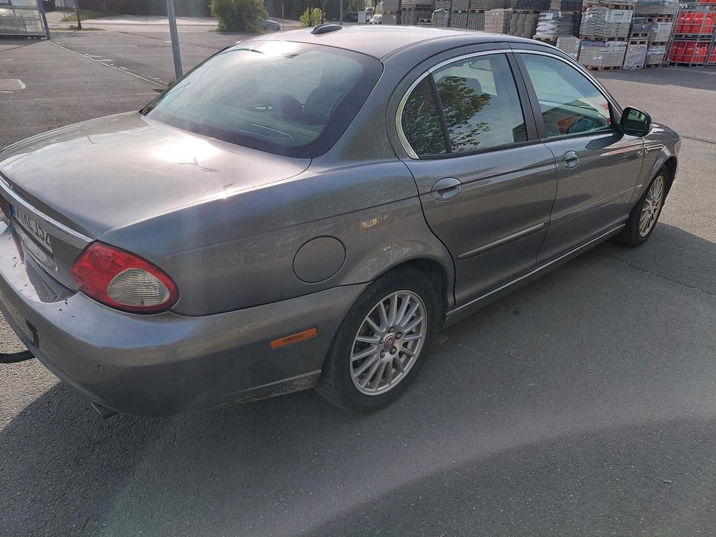 Jaguar X-Type