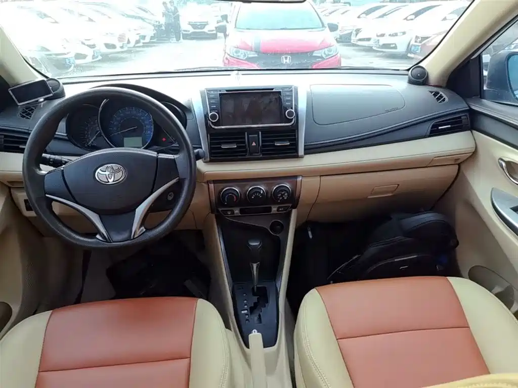 Toyota Yaris L