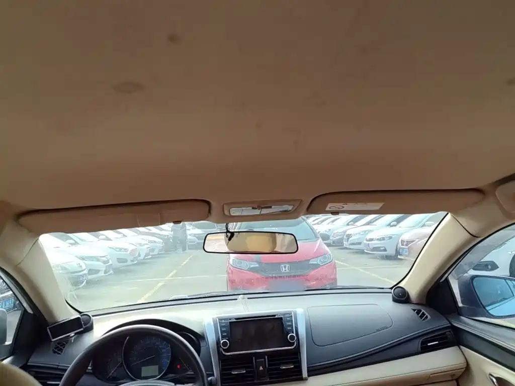 Toyota Yaris L