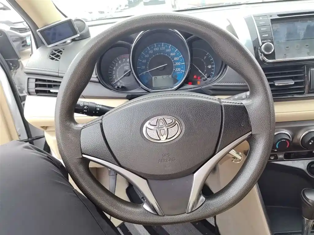 Toyota Yaris L