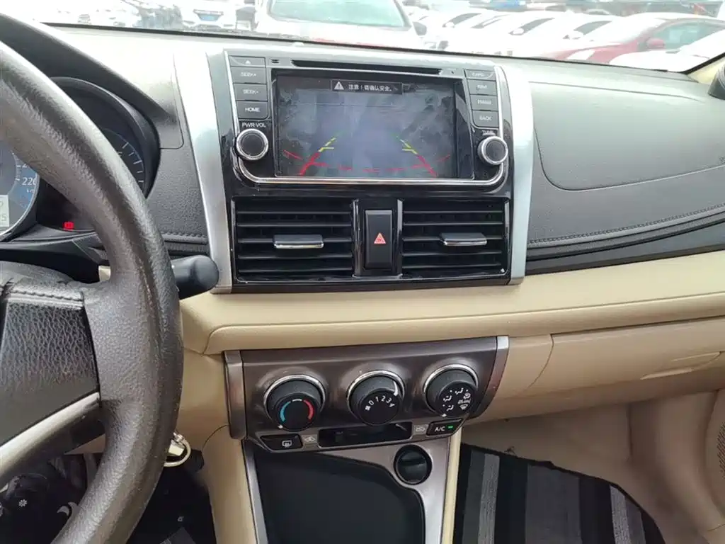 Toyota Yaris L