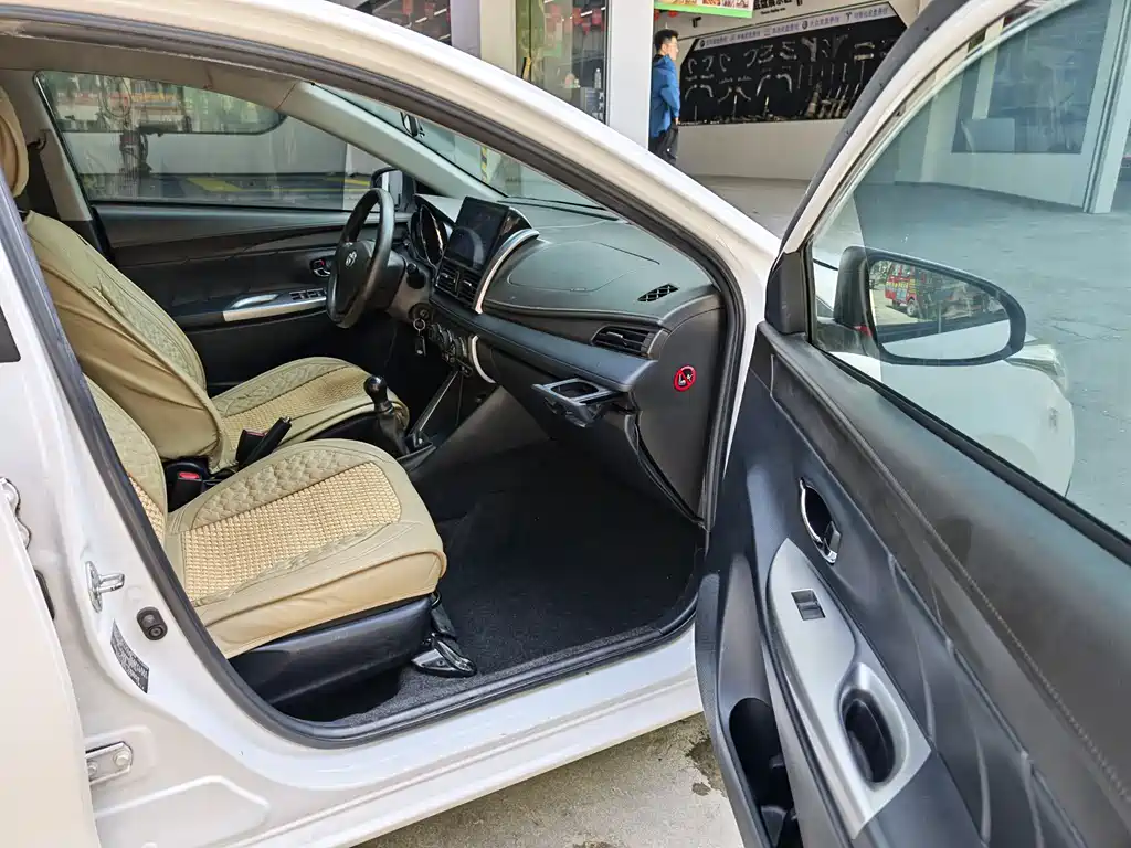 Toyota Yaris L