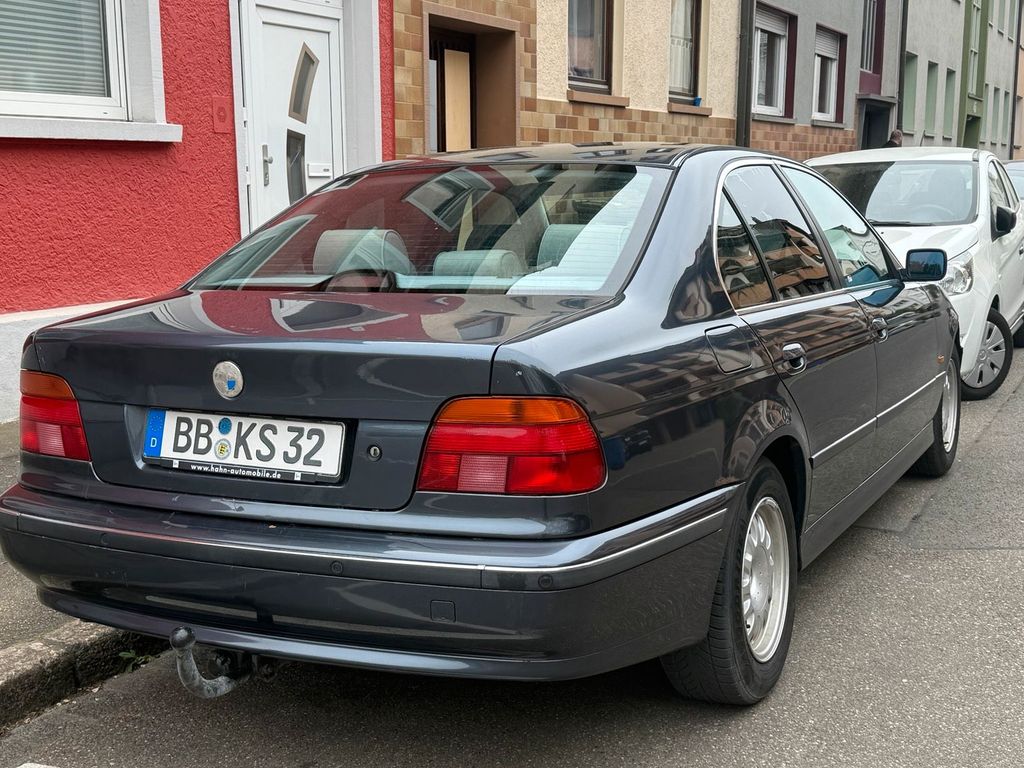 BMW 523
