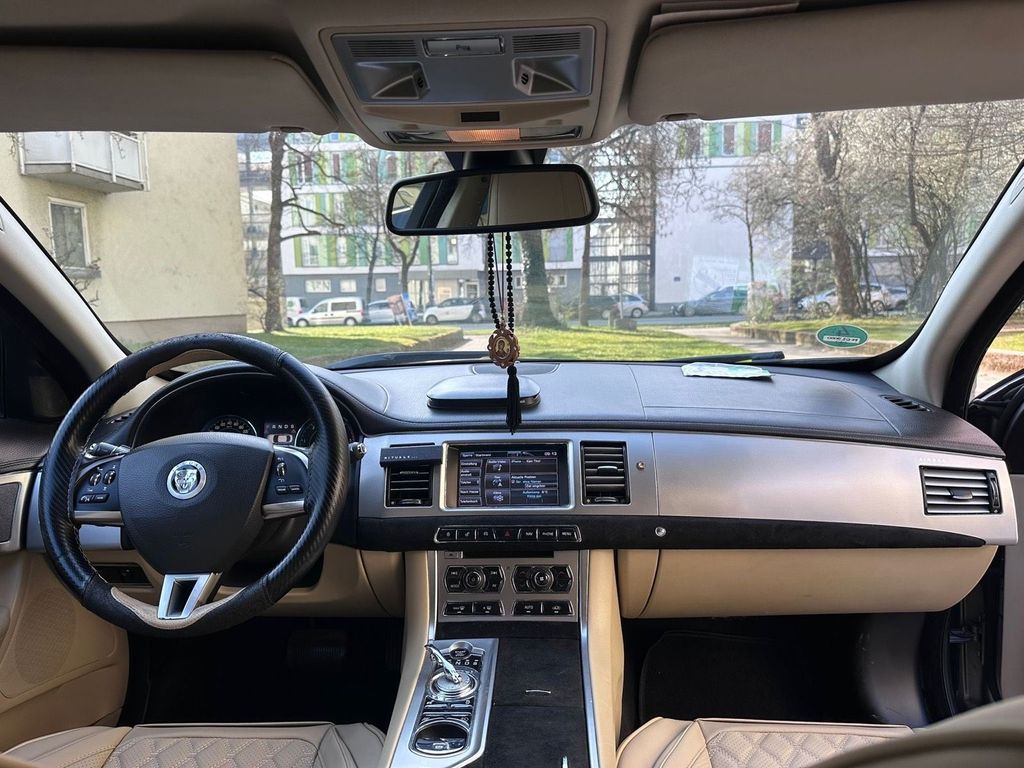 Jaguar XF